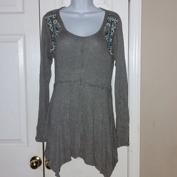 Maurices  gray long sleeve sharkbite tunic top Sz L - Picture 1 of 5